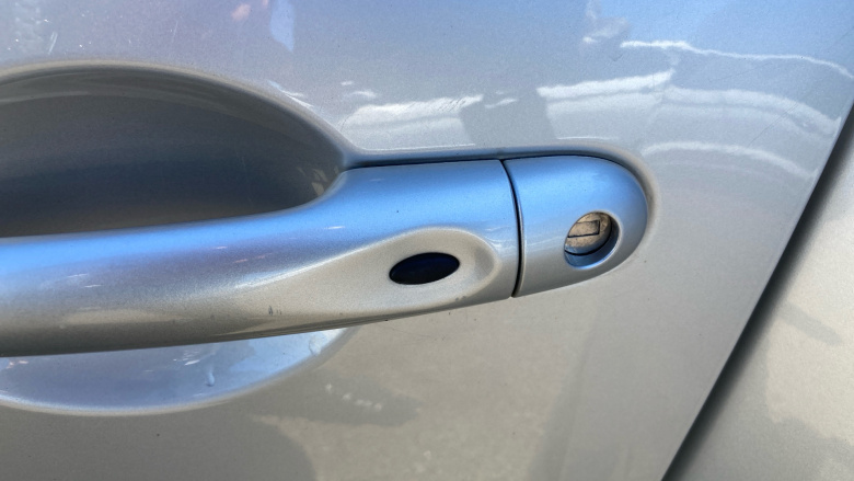 Renault Clio 1.2 16V Dynamique Nav 5dr Petrol Hatchback